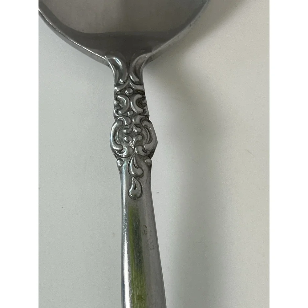 Oneida Stainless steel satin serving‎ spoon Vinland Flatware